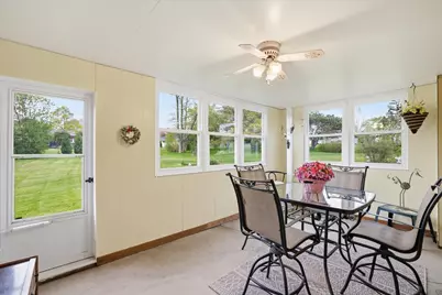 5302  Lakeview Dr, Greendale, WI 53129 - Photo 19