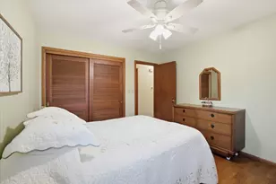 5302 Lakeview Dr, Greendale, WI 53129 - Photo 25