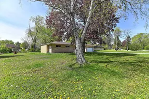 N79W15709 Charles Ct, Menomonee Falls, WI 53051 - Photo 5