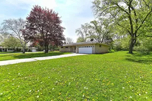 N79W15709 Charles Ct, Menomonee Falls, WI 53051 - Photo 3