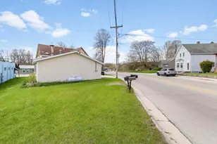 211 E Main St, Mishicot, WI 54228 - Photo 41
