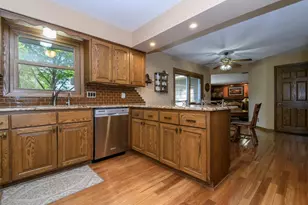 2204 Hunting Ridge Rd, Waukesha, WI 53188 - Photo 15