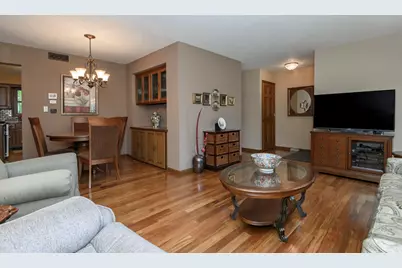 2204  Hunting Ridge Rd, Waukesha, WI 53188 - Photo 7