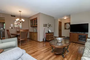 2204 Hunting Ridge Rd, Waukesha, WI 53188 - Photo 7