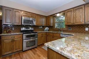 2204 Hunting Ridge Rd, Waukesha, WI 53188 - Photo 11