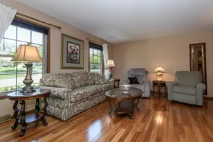 2204 Hunting Ridge Rd, Waukesha, WI 53188 - Photo 5