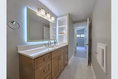 18400  Beverly Hills Dr, Brookfield, WI 53045 - Photo 23