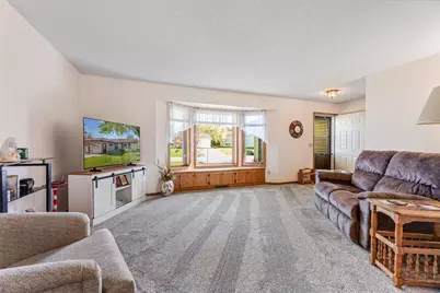 813  Sprague St #2, Caledonia, MN 55921 - Photo 3