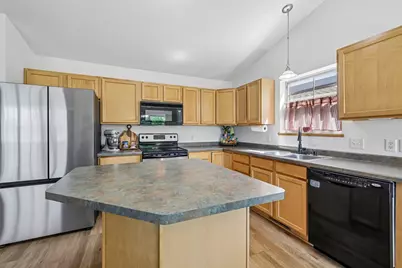 3289  Pleasant St, Sun Prairie, WI 53590 - Photo 11
