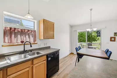 3289  Pleasant St, Sun Prairie, WI 53590 - Photo 9
