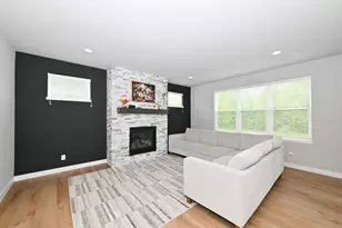 W201N5523 Magnolia Ln, Menomonee Falls, WI 53051 - Photo 9