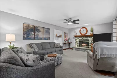 8450 S Heritage Ct, Oak Creek, WI 53154 - Photo 17