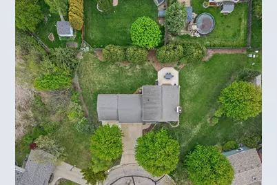 8450 S Heritage Ct, Oak Creek, WI 53154 - Photo 5