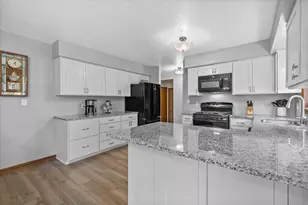 8450 S Heritage Ct, Oak Creek, WI 53154 - Photo 11
