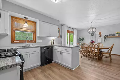 8450 S Heritage Ct, Oak Creek, WI 53154 - Photo 9