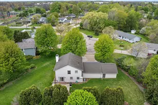 8450 S Heritage Ct, Oak Creek, WI 53154 - Photo 7