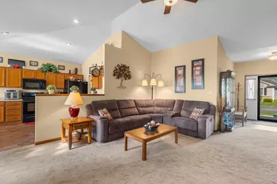 202  Meadow Ct #14, Delavan, WI 53115 - Photo 9
