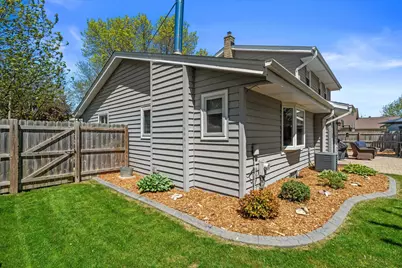 2401 W Manchester Ave, Milwaukee, WI 53221 - Photo 25