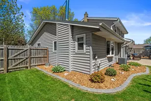 2401 W Manchester Ave, Milwaukee, WI 53221 - Photo 25