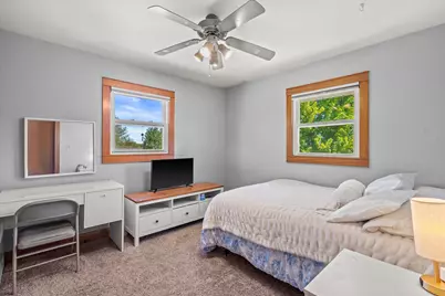 2401 W Manchester Ave, Milwaukee, WI 53221 - Photo 17