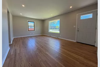 1010  Shorecrest Dr, Racine, WI 53402 - Photo 3