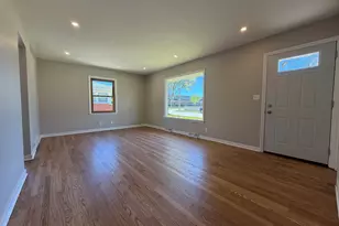 1010 Shorecrest Dr, Racine, WI 53402 - Photo 3
