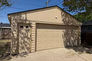1010 Shorecrest Dr, Racine, WI 53402 - Photo 13