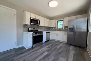 1010 Shorecrest Dr, Racine, WI 53402 - Photo 5