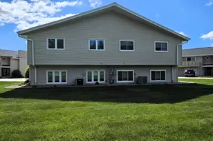6440 S Crabapple Ct, Oak Creek, WI 53154 - Photo 9