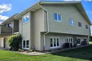 6440 S Crabapple Ct, Oak Creek, WI 53154 - Photo 5