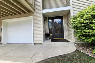 6440 S Crabapple Ct, Oak Creek, WI 53154 - Photo 3