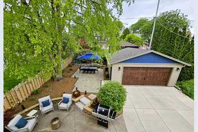 2456 N 82nd St, Wauwatosa, WI 53213 - Photo 9