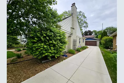 2456 N 82nd St, Wauwatosa, WI 53213 - Photo 5