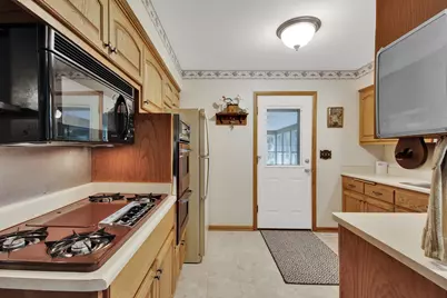 16035  Luella Dr, Brookfield, WI 53005 - Photo 13