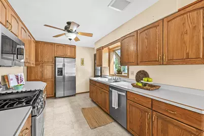 4642 N 101st St, Wauwatosa, WI 53225 - Photo 13