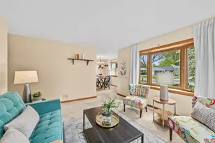 4642 N 101st St, Wauwatosa, WI 53225 - Photo 7