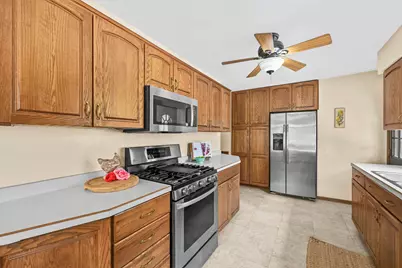 4642 N 101st St, Wauwatosa, WI 53225 - Photo 11
