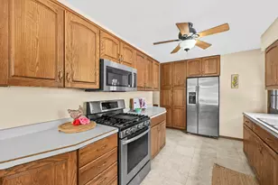 4642 N 101st St, Wauwatosa, WI 53225 - Photo 11