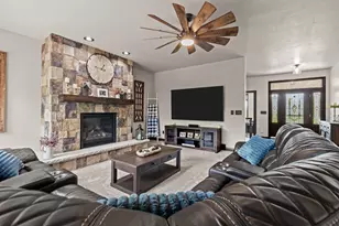 5770 W Natures Ln, Grand Chute, WI 54914 - Photo 5
