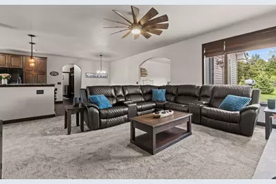 5770 W Natures Ln, Grand Chute, WI 54914 - Photo 9