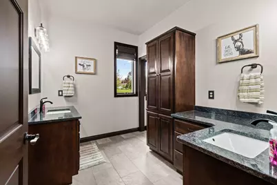 5770 W Natures Ln, Grand Chute, WI 54914 - Photo 29