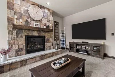 5770 W Natures Ln, Grand Chute, WI 54914 - Photo 11