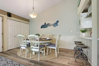 511  Tam O'Shanter Dr #E, Fontana, WI 53125 - Photo 7