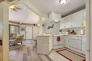 511 Tam O Shanter Dr, Fontana, WI 53125 - Photo 9
