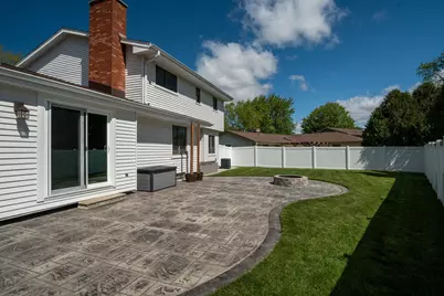 13935 W Thomas Dr, New Berlin, WI 53151 - Photo 35