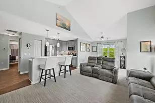 n17w26495 Meadowgrass Cir, Pewaukee, WI 53072 - Photo 5