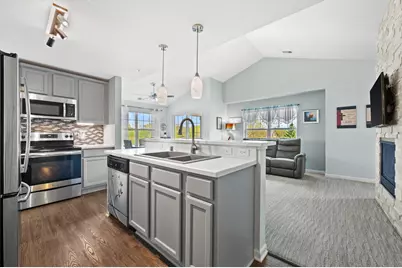 N17W26495  Meadowgrass Cir #B, Pewaukee, WI 53072 - Photo 3