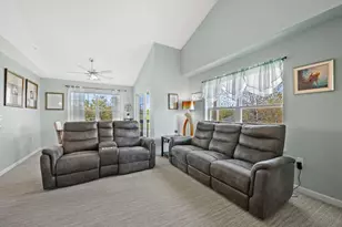 n17w26495 Meadowgrass Cir, Pewaukee, WI 53072 - Photo 9