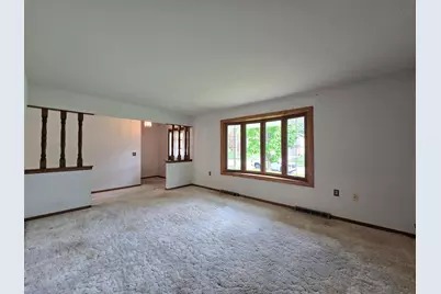 6730  Manchester Dr, Greendale, WI 53129 - Photo 11