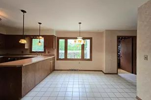 6730 Manchester Dr, Greendale, WI 53129 - Photo 9
